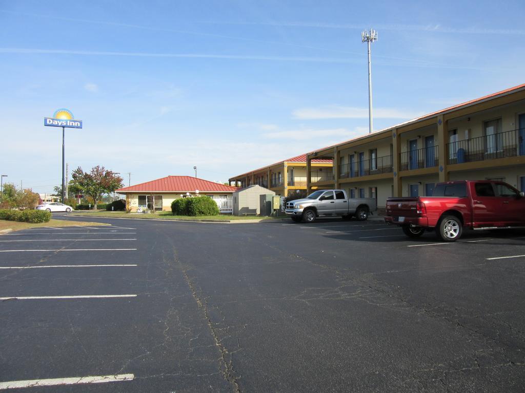 Days Inn By Wyndham Augusta Wheeler Road Exterior foto